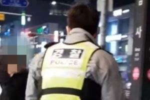 “테이저건 발사 가격 높아 훈련 안됐다”…‘암사역 칼부림’ 대응 논란