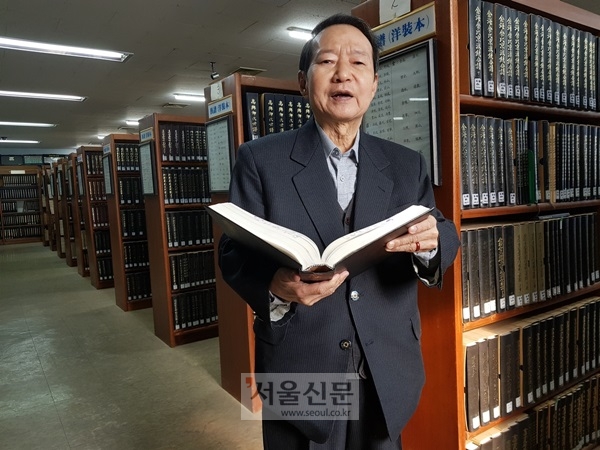 족보도서관 건립과 관련해 대전시가 갈지자 행보를 보이고 있다고 말하는 박병호 회상사 대표.