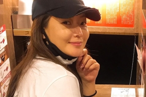 “민낯도 톱클래스” 김희선, 라멘집서 포착된 근황