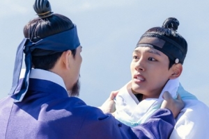 ‘왕이 된 남자’ 김상경, 여진구 멱살잡이 한 모습 포착 ‘무슨 일?’