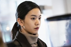 ‘나쁜형사’ 이설-배윤경, 빵집 재회 포착 ‘속내 알 수 없는 표정’