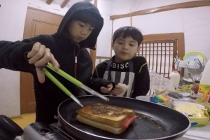 ‘날보러와요’ 임찬호, 형 위한 ‘핵인싸 브런치’ 만들기 도전 ‘결과는?’