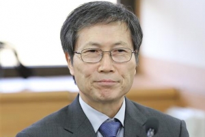 김갑배 검찰과거사위원장 사의… 현직 검사들과 분란 탓인 듯