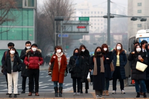 극심한 미세먼지…“‘KF’ 마스크 확인하고, 얼굴에 꾹 밀착”