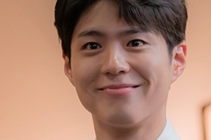 ‘남자친구’ 박보검, 사진작가 변신 ‘화이트 셔츠+카메라’ 장착 “심쿵 자태”