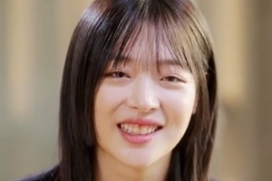 설리 “색안경 끼고 보는 사람들 유독 많아..저 좀 예뻐해주세요”