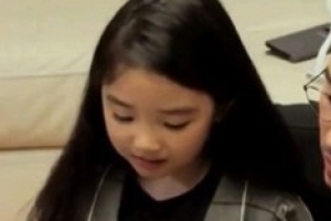 ‘김혜수 조카 공개’ 김동희 딸, 남다른 이목구비 “아역배우인줄”