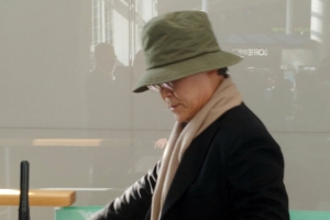 “우윤근에 1000만원 건넸다”…사기·뇌물 혐의로 고소