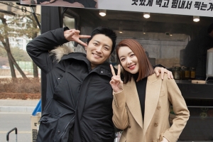 ‘운명과 분노’ 소이현, ‘♥인교진’ 달달 외조에 행복 미소 “꿀 뚝뚝”