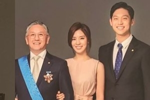 함연지 가족사진 공개에 ‘훈남’ 남편 눈길 “먼저 청혼할 만”