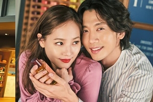 유진♥기태영 로맨틱 화보 공개, 파리 빛내는 ‘훈훈 비주얼’