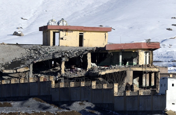 아프가니스탄 반군 탈레반의 공격으로 21일(현지시간) 파괴된 아프간 보안군 정보시설. 2019.1.22. 신화 연합뉴스