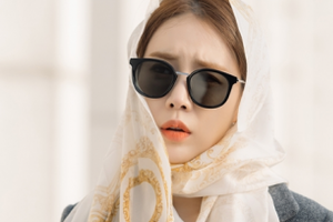 ‘진심이 닿다’ 유인나, 위장취업 출근 패션 화제 ‘선글라스+스카프’