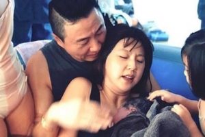 이윤미♥주영훈 수중분만 현장 사진 공개 “잘 키울게요”