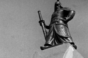 광화문 이순신 장군 동상은 박정희 대통령이 낸 기금으로 건립됐다.