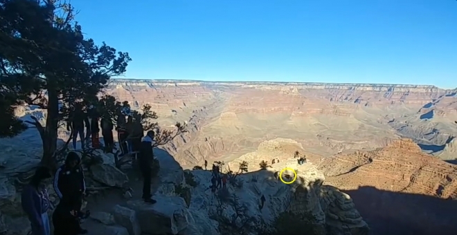 캐나다 유학생 박준혁(25·노란 원)씨가 지난해 12월 30일 미국 애리조나주 그랜드캐니언 국립공원을 관광하다가 발을 헛디뎌 떨어지는 사고를 당했다. 2019.1.23 유튜브 화면 캡처