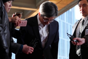 [포토] 양승태 구속영장 발부…사과하는 김명수 대법원장