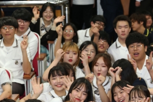 광명시, 올해부터 중·고교 신입생에 교복 현금 무상지원