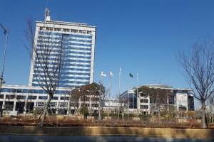 굳어진 관행에… 관공서 새마을기는 펄럭입니다