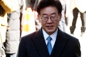 이재명 경기지사 4차공판… ‘검사 사칭’ 싸고 공방