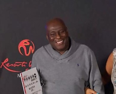 환한 미소를 짓고있는 파워볼 복권 당첨자 데이비드 존슨 NBC 방송 화면 캡처    