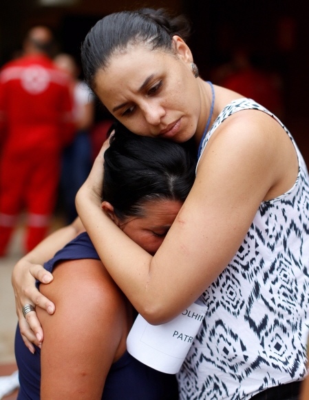 Relatives of the disappeared people react after a dam, owned by Brazilian miner Vale SA, burst in Brumadinho, Brazil January 26, 2019. REUTERS/Adriano Machado/2019-01-27 로이터 연합뉴스