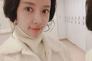 황정음, 변함 없는 미모 자랑하는 근황 ‘날렵한 턱선’