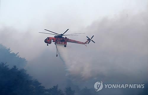 산불 진화하는 산림청 초대형헬기 [연합뉴스 자료사진]