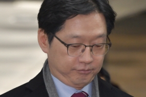 [서울포토] 담담한 표정으로 선고공판 출석한 김경수 경남지사