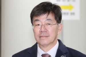 법무부 ‘돈봉투 만찬 무죄’ 이영렬 전 서울중앙지검장 사표 수리