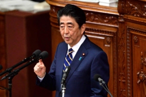 아베 “한일 양국 관계의 전제 부정 움직임 유감…한국에 적절 대응 요구”