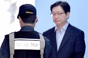 민주, 김경수 법정구속 ‘사법농단’ 프레임으로 대응하나