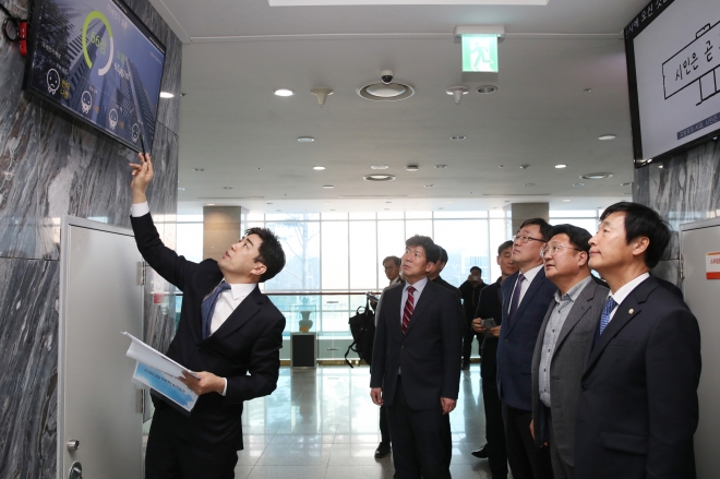 이천시는 30일 KT와 사물인터넷을 활용한 미세먼지 측정망 개통식을 했다.  2019.01.30 이천시 제공.
