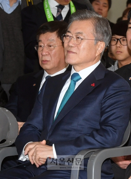 [서울포토] 광주형 일자리 투자 협약식에 참석한 문재인 대통령