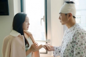 ‘봄이 오나 봄’ 엄지원, 이종혁에 ‘심쿵’ 후 병원 만남 포착 “애틋”