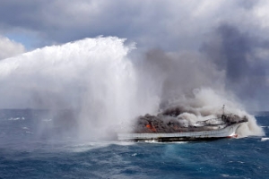 채낚기어선 화재…승선원 7명 전원 구조
