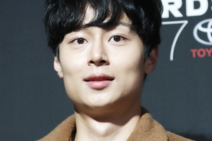 김충재 “샤이니 키 콘서트 도중 태블릿PC 사용, 죄송합니다”