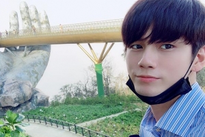 옹성우, 설날 SNS 메시지 “(다낭에) 왔다감”… 복근 실루엣도 공개