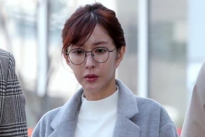 [포토]‘상습도박 혐의’ 슈, 어두운 표정으로 공판 출석