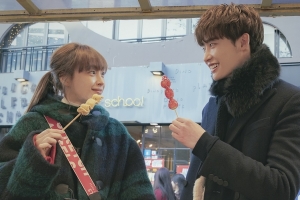 ‘로맨스는 별책부록’ 이나영♥이종석, 첫 데이트 포착 ‘로맨틱 모드’