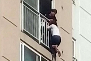부부싸움 중 난간에 매달린 30대 여성