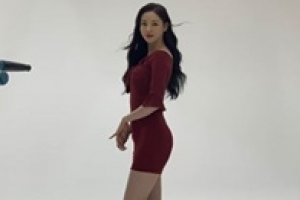 이다희, 밀착 원피스에 드러난 남다른 핏 ‘완벽 S라인’