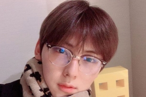 “멋짐 폭발” 황민현, 근황 공개 ‘노란빌딩’의 정체는?