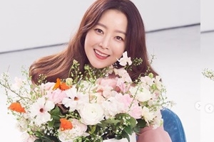 “꽃보다 김희선”...김희선 근황 공개 ‘언제나 아름다워’