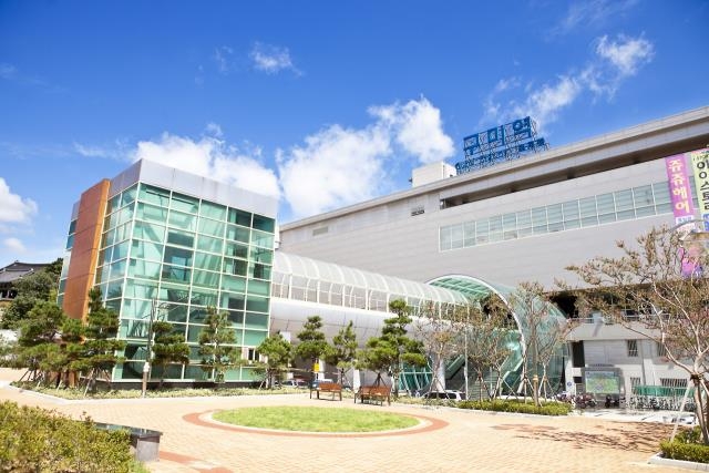 KTX 구미역 정차를 두고 경북 구미시와 김천시가 갈등을 빚고 있다. 사진은 구미역 전경.  구미시 제공