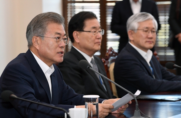 문재인 대통령이 11일 청와대서 열린 수석보좌관 회의에서 모두발언을 하고 있다. 도준석 기자 pado@seoul.co.kr