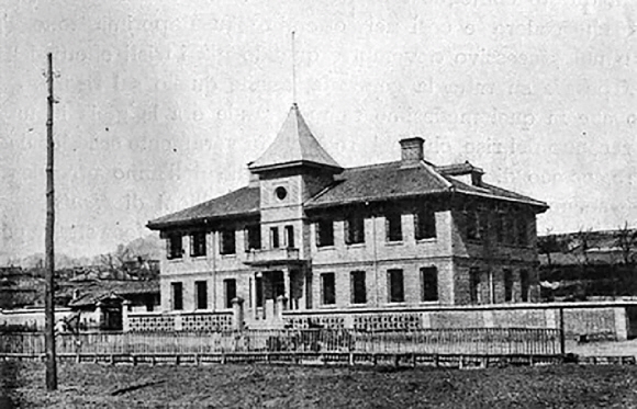 1907년 프랑스에서 가져온 필름을 상영했다는 기록이 있는 서대문 정차장 근처 호텔 애스터하우스의 전경. ‘스테이션 호텔’로도 불렸다.