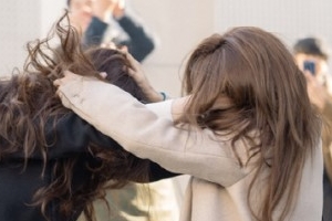 ‘진심이 닿다’ 유인나, 거리 한복판 난투극 포착..머리채 잡고 ‘살벌’