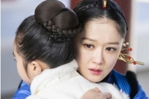 ‘황후의 품격’ 장나라-오아린, 애틋 모녀 포옹 “그깟 황태녀가 뭐라고”
