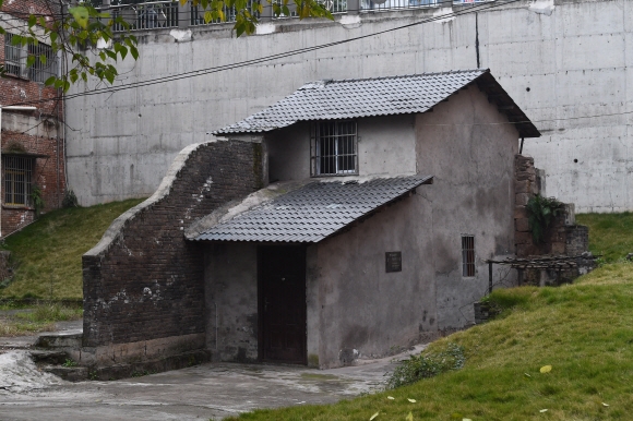 중국 서남부 충칭 외곽 치장에 자리잡은 임정의 네 번째 주석 이동녕(1869~1940)의 거주지. 중국인 토지주가 부동산 가치를 높이는 ‘알박기’를 위해 새로 지운 건물이다. 치장 안주영 기자 jya@seoul.co.kr